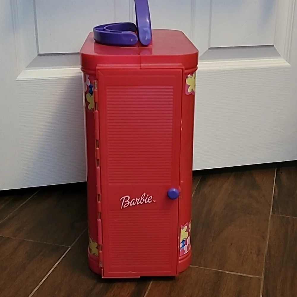 Barbie Vintage Vanity Closet - Picture 2 of 13
